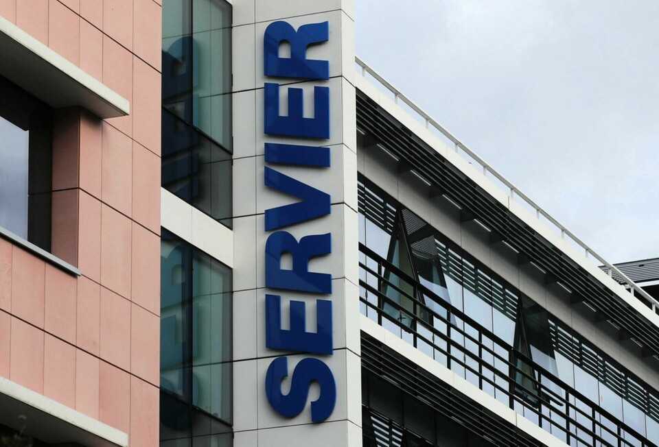 Läkemedelsbolaget Servier döms för bland annat dråp och motsvarande grovt bedrägeri för att ha sålt ett läkemedel som orsakat mängder av människors död. Arkivbild. Foto: Michel Euler/AP/TT
