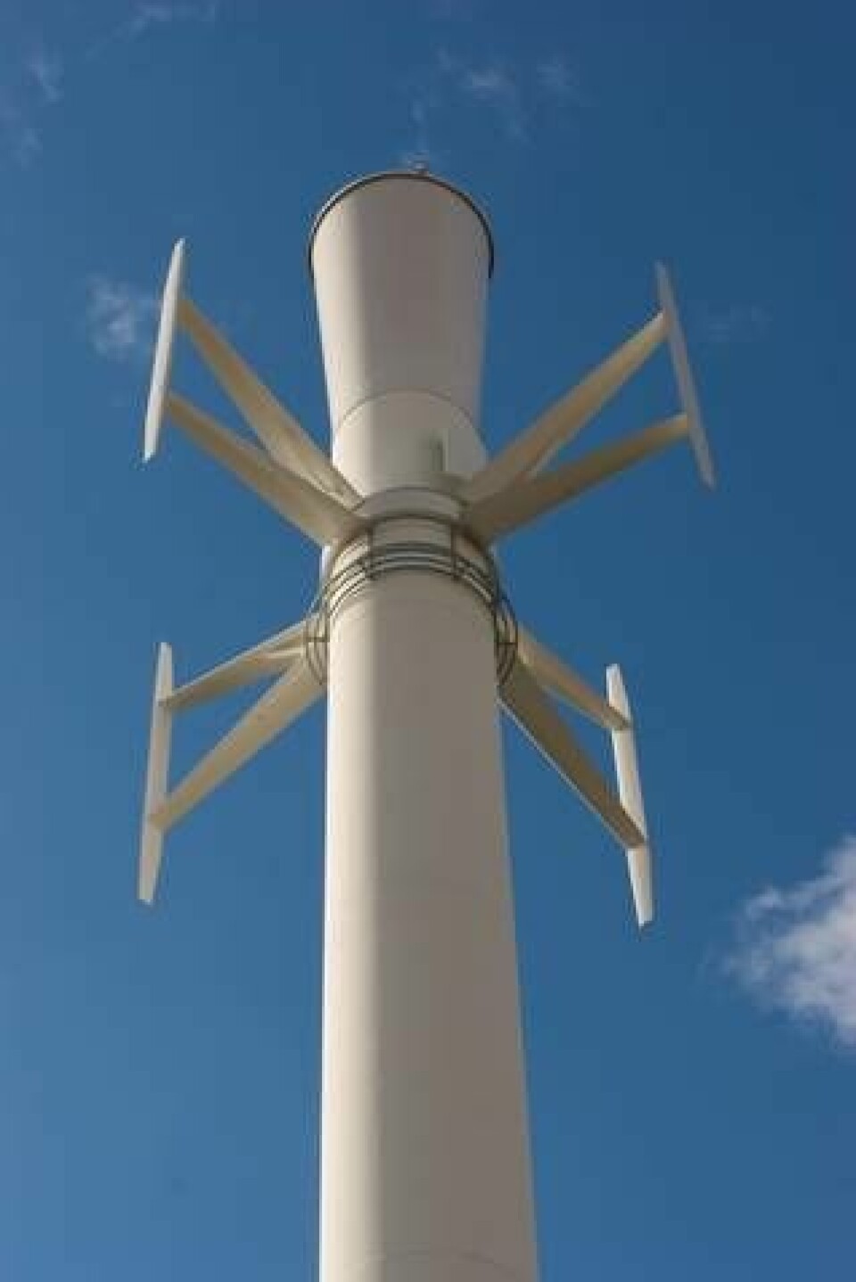 Ericsson Tower Tube med vertikal vindkraft.