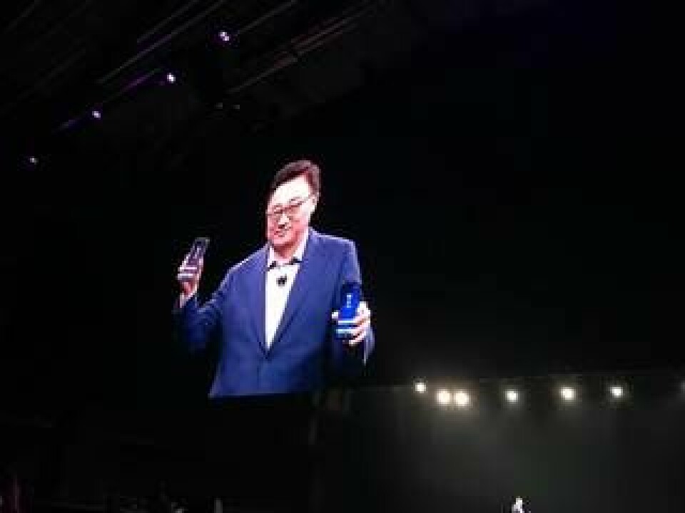Samsung-bossen DJ Koh visar upp S9 och S9+ för första gången. Foto: Peter Ottsjö