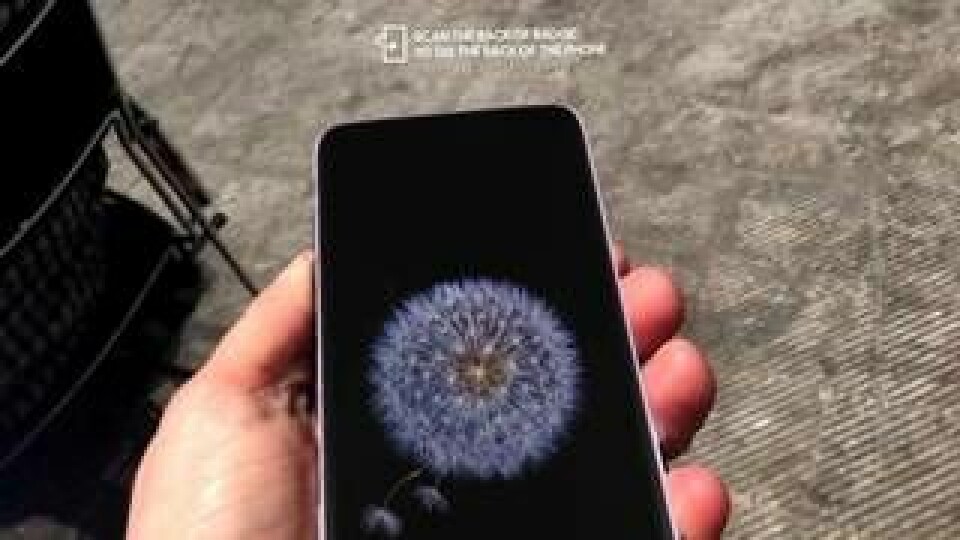 Innan Ny Teknik fick lägga labbarna på ett fysiskt exemplar fick vi 'känna' på Samsungs nya telefon via en ar-app. Ser ganska verkligt ut, inte sant? Foto: Peter Ottsjö