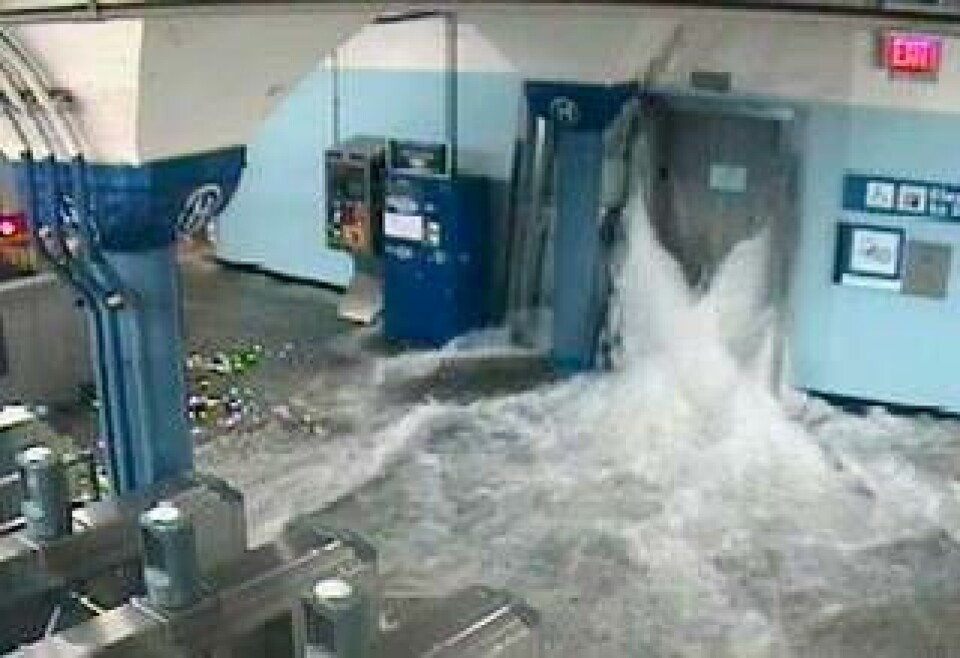 Översvämning i tunnelbanan i New York. Foto: AP/Scanpix