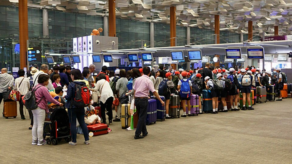 Långa köer på flygplatsen Changi i Singapore. Foto: Imago stock