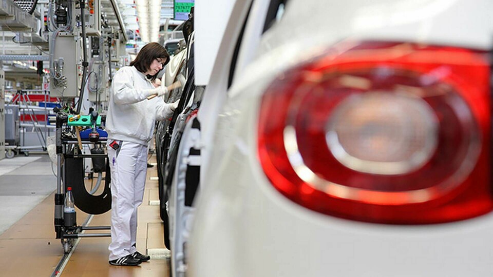 30 000 jobb försvinner från Volkswagen i efterdyningarna av avgasskandalen. (Personen på bilden har inget samband med artikeln) Foto: Alamy