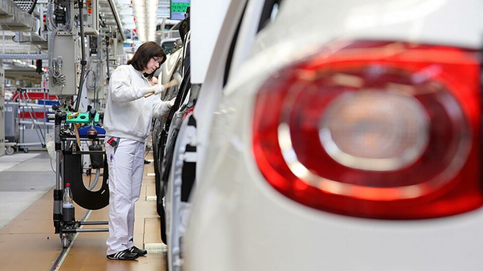 30 000 jobb försvinner från Volkswagen i efterdyningarna av avgasskandalen. (Personen på bilden har inget samband med artikeln) Foto: Alamy 30 000 jobb försvinner från Volkswagen i efterdyningarna av avgasskandalen. (Personen på bilden har inget samband med artikeln) Foto: Alamy
