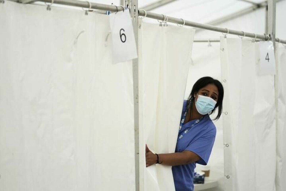 En sjuksköterska vid en tillfällig vaccinklinik i London. Arkivbild. Foto: Kirsty O'Connor/AP/TT