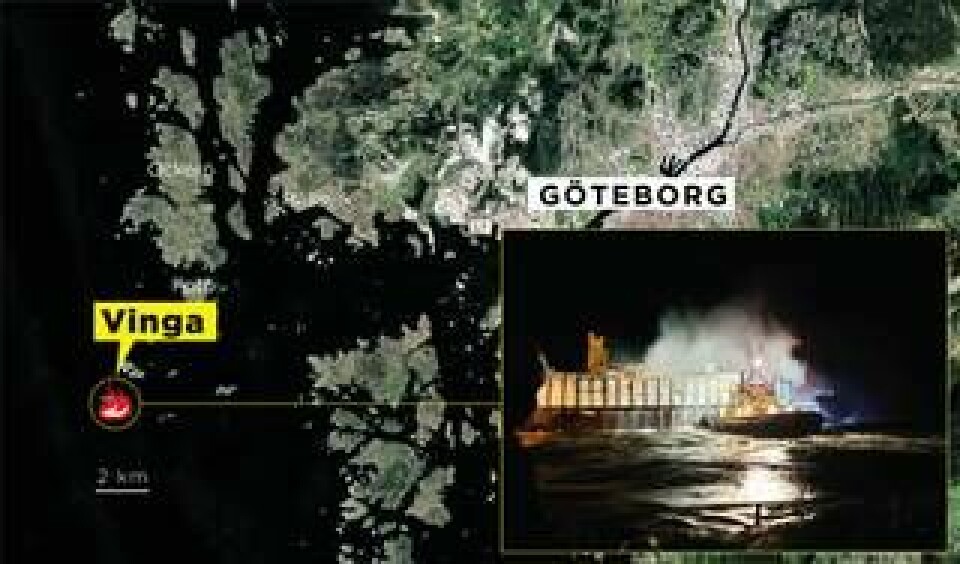Fartygsbranden pågår utanför Vinga i Göteborgs skärgård. Foto: Johan Hallnäs