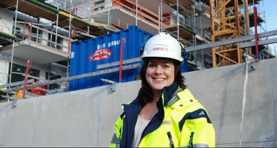 Byggingenjören Christina Andersson är nöjd med sin lön, men är kritisk mot avsaknaden av övertidsersättning i branschen. Foto: Joakim Nielsen