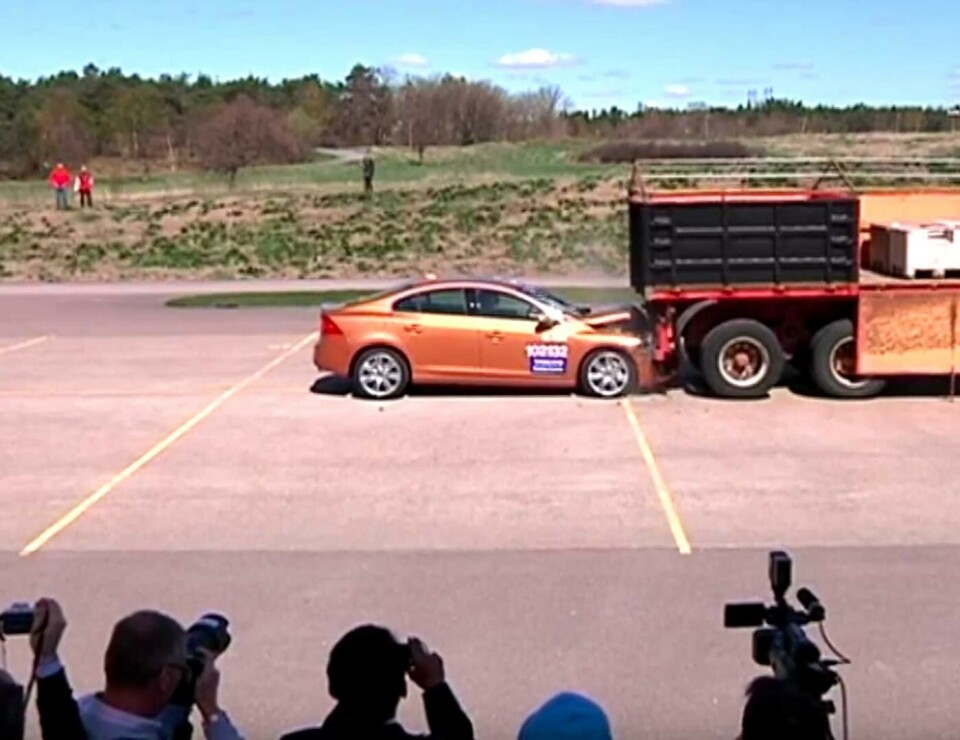 Huvudnumret drog igång, då spårade det ur för Volvo. Foto: Skärmdump Youtube/TV4 Göteborg Huvudnumret drog igång, då spårade det ur för Volvo. Foto: Skärmdump Youtube/TV4 Göteborg