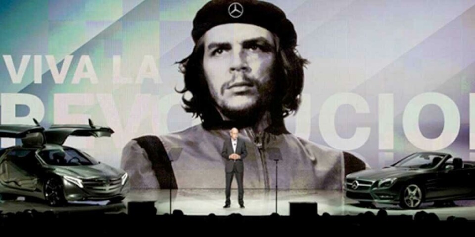 Mercedes skämtar om revolution. Foto: Skärmdump Youtube Mercedes skämtar om revolution. Foto: Skärmdump Youtube