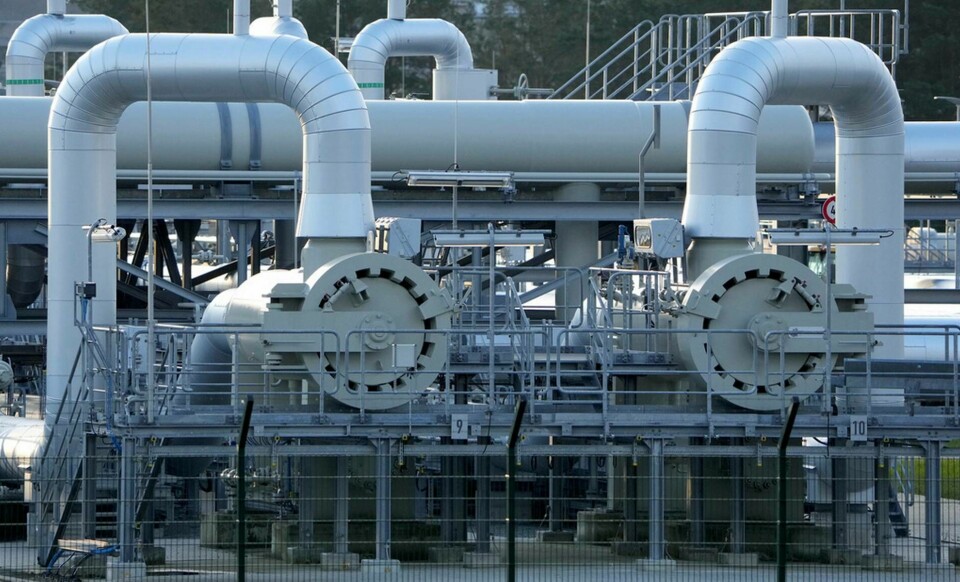 Tyskland lade nyligen tillståndsprövningen för att öppna den nya rysk-tyska gasledningen Nord Stream 2 på is, varpå bolaget gått i konkurs. Arkivbild Foto: Michael Sohn AP/TT