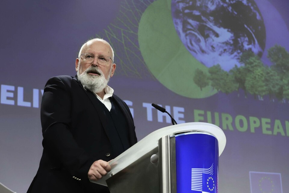 EU-kommissionens stora klimatpaket, 'Fit for 55', presenterades av klimatansvarige kommissionären Frans Timmermans i fjol somras. Nu har EU-parlamentets miljöutskott röstat om flera av förslagen. Arkivfoto. Foto: Valeria Mongelli/AP/TT EU-kommissionens stora klimatpaket, 'Fit for 55', presenterades av klimatansvarige kommissionären Frans Timmermans i fjol somras. Nu har EU-parlamentets miljöutskott röstat om flera av förslagen. Arkivfoto. Foto: Valeria Mongelli/AP/TT