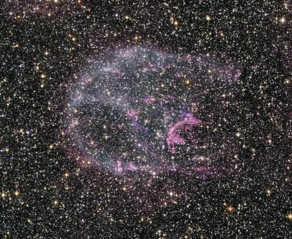 Här är supernovaresterna av en stjärna som exploderade i granngalaxen Stora magellanska molnet för omkring 3 000 år sedan. Bilden är tagen av rymdteleskopet Hubble. Arkivbild. Foto: Nasa/AP/TT