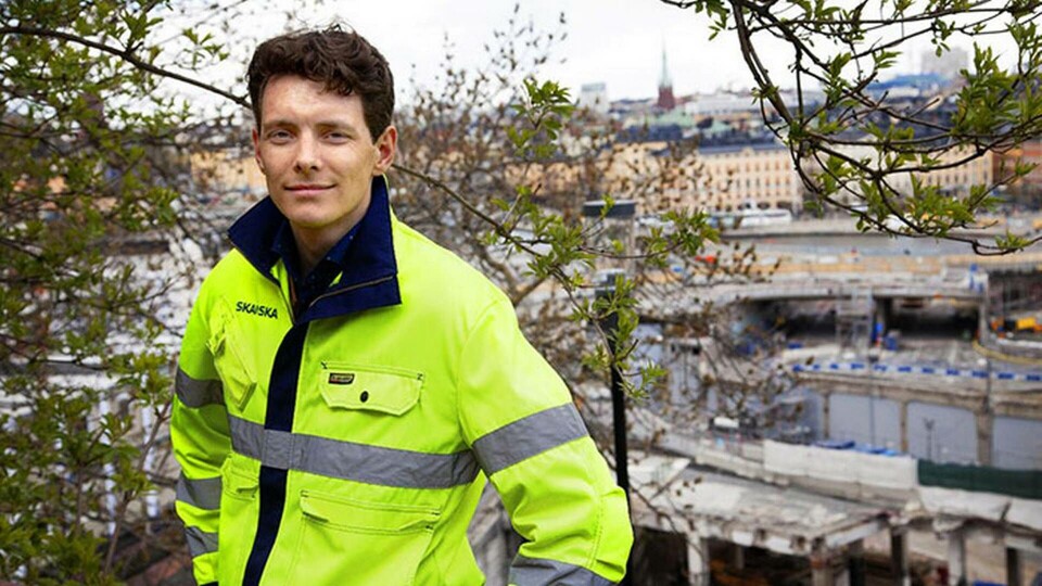 Martin Andersson arbetar med att göra byggprojekt inom Skanska mer hållbara. På fritiden provar han miljöidéer på sin sommarstuga i Mora. Foto: Jörgen Appelgren Martin Andersson arbetar med att göra byggprojekt inom Skanska mer hållbara. På fritiden provar han miljöidéer på sin sommarstuga i Mora. Foto: Jörgen Appelgren