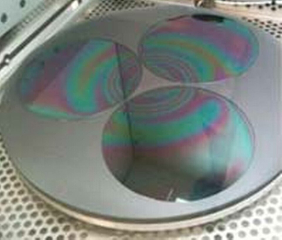 Att låta galliumnitrid växa fram på kisel ger billigare vita lysdioder. Foto: Bridgelux Att låta galliumnitrid växa fram på kisel ger billigare vita lysdioder. Foto: Bridgelux