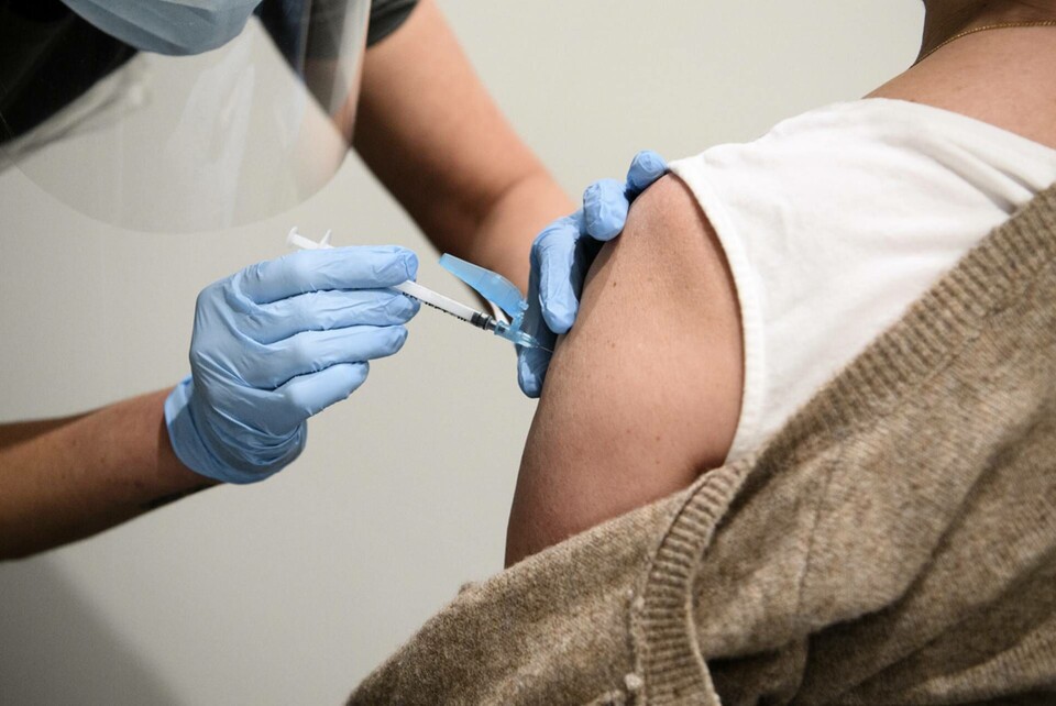 Proteinvaccinet Nuvaxovid verkar hittills inte locka mRNA-tveksamma till att vaccinera sig. Foto: Jessica Gow/TT Proteinvaccinet Nuvaxovid verkar hittills inte locka mRNA-tveksamma till att vaccinera sig. Foto: Jessica Gow/TT