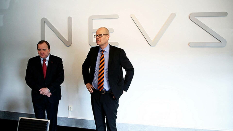 Statminister Stefan Löfven och Nevs vd Stefan Tilk under en pressträff på fabriken i Trollhättan. Foto: Adam Ihse / TT Statminister Stefan Löfven och Nevs vd Stefan Tilk under en pressträff på fabriken i Trollhättan. Foto: Adam Ihse / TT