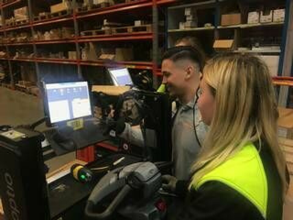Genom att göra lagerarbetet till ett dataspel hoppas Aditro Logistics kunna attrahera nya medarbetare samt effektivisera och kvalitetssäkra arbetsprocesser. Foto: Aditro Logistics