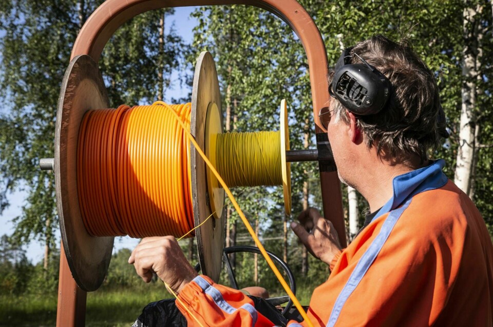 Installation av fiber för bredband på en fastighet i Norrbotten. Foto: Helena Landstedt/TT