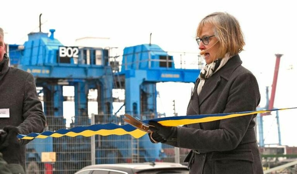 Trafikverkets generaldirektör Lena Erixon inviger den nya kombiterminalen Arken i Göteborgs hamn. Foto: Göran Assner, Göteborgs hamn