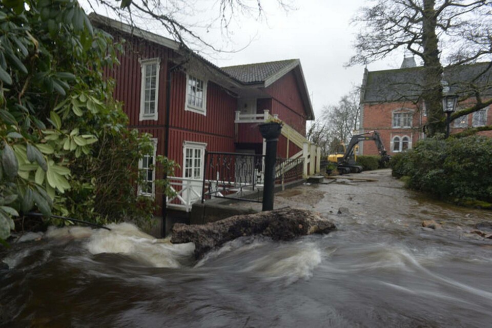Med fortsatta klimatförändringar kan skyfallen i Sverige bli fler, enligt en ny rapport. Här översvämningar i Västsverige 2015. Foto: Roger Lundsten/Aftonbladet/IBL Bidbyrå Med fortsatta klimatförändringar kan skyfallen i Sverige bli fler, enligt en ny rapport. Här översvämningar i Västsverige 2015. Foto: Roger Lundsten/Aftonbladet/IBL Bidbyrå