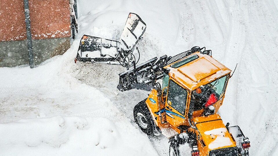 Om Trafikverket får igenom sin plan så kan snöplogningen i framtiden göras av robotar. Foto: TT Om Trafikverket får igenom sin plan så kan snöplogningen i framtiden göras av robotar. Foto: TT