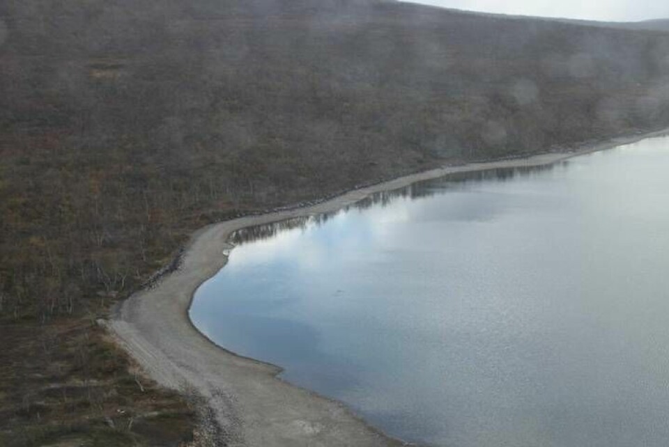 Flygbilder som togs den 24 september visar att stora mängder vatten finns kvar i Gálggojávri. Foto: Troms Kraft