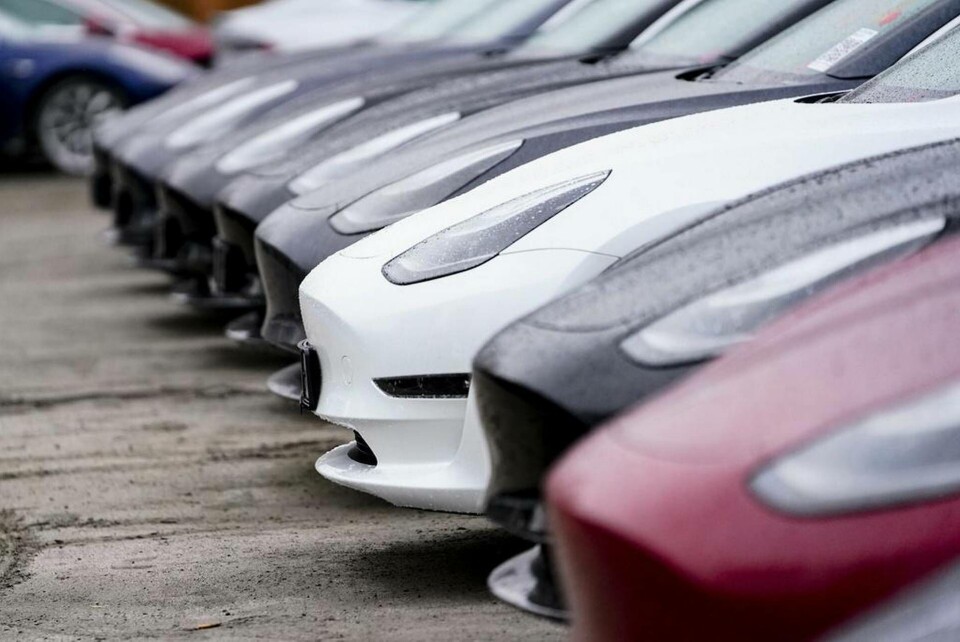 Elbilar i långa rader i Norge – här en större Tesla-leverans i Lillestrøm öster om Oslo. Foto: Fredrik Hagen/NTB Scanpix/TT Elbilar i långa rader i Norge – här en större Tesla-leverans i Lillestrøm öster om Oslo. Foto: Fredrik Hagen/NTB Scanpix/TT