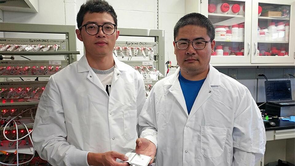 Doktorand Long Chen och professor Xiulin Fan Foto: University of Meryland