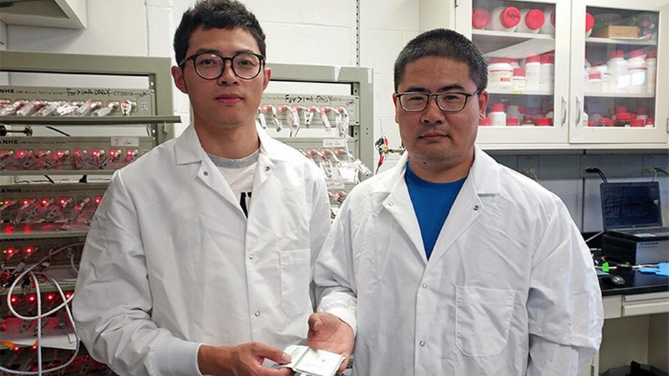 Doktorand Long Chen och professor Xiulin Fan Foto: University of Meryland Doktorand Long Chen och professor Xiulin Fan Foto: University of Meryland