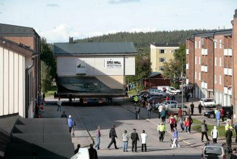 Trångt på Köpmangatan när första huset ska igenom.Foto: NSD.