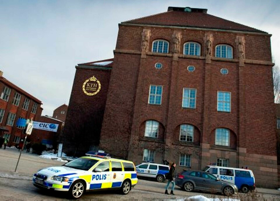 KTH i Stockholm var en belägrad plats under söndagskvällen och måndagsmorgonen efter hotet om massaker på elever och lärare under måndagen. Klicka för att se hela bilden. Foto: Claudio Bresciani / SCANPIX