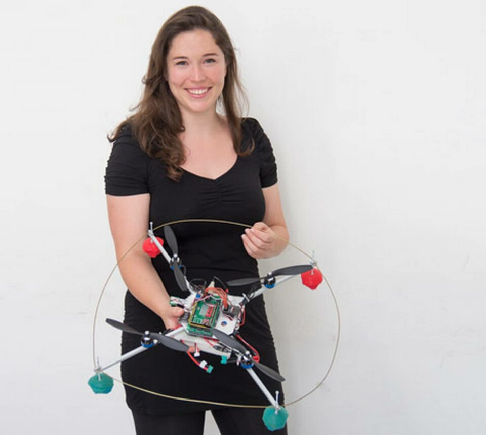 Annette Mossel med den autonoma quadrokoptern. Foto: TU Wien Annette Mossel med den autonoma quadrokoptern. Foto: TU Wien