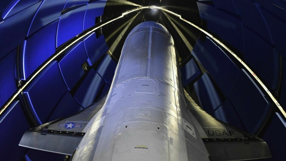 X-37B sköts första gången upp i rymden 2010. Under de fem tidigare uppdragen har farkosten befunnit sig i omloppsbana i totalt 2 865 dagar. Foto: US Space Force/AP/TT