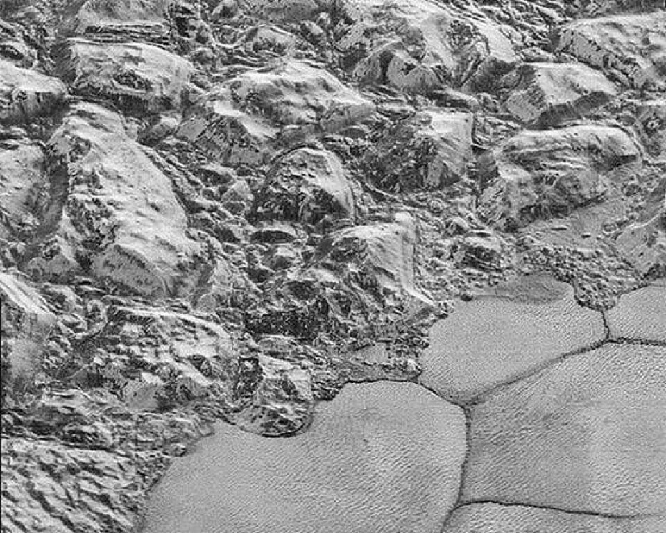 Nasa har presenterat sina skarpaste bilder hittills på Pluto (större, uppklickbar bild hittar du i högerspalten). Foto: NASA / JHUAPL / SwRI