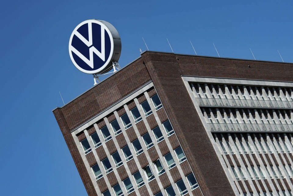 Volkswagens styrelse betalar 95 miljoner kronor i förlikning i ett mål mot två av biljättens beslutsfattare. Foto: Swen Pförtner/AP/TT Volkswagens styrelse betalar 95 miljoner kronor i förlikning i ett mål mot två av biljättens beslutsfattare. Foto: Swen Pförtner/AP/TT