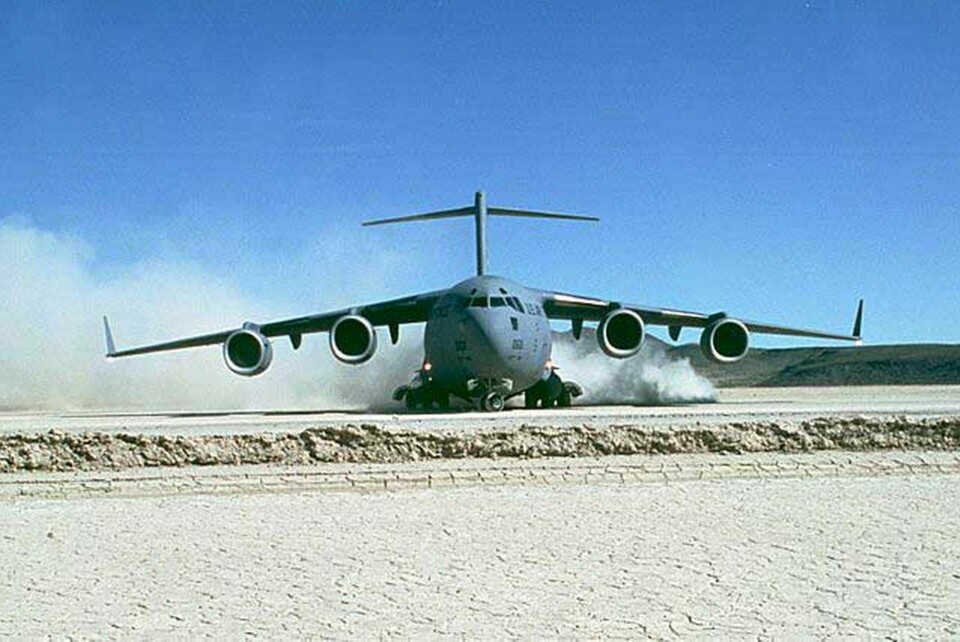 C-17 Globemaster klarar primitiva landningsplatser
