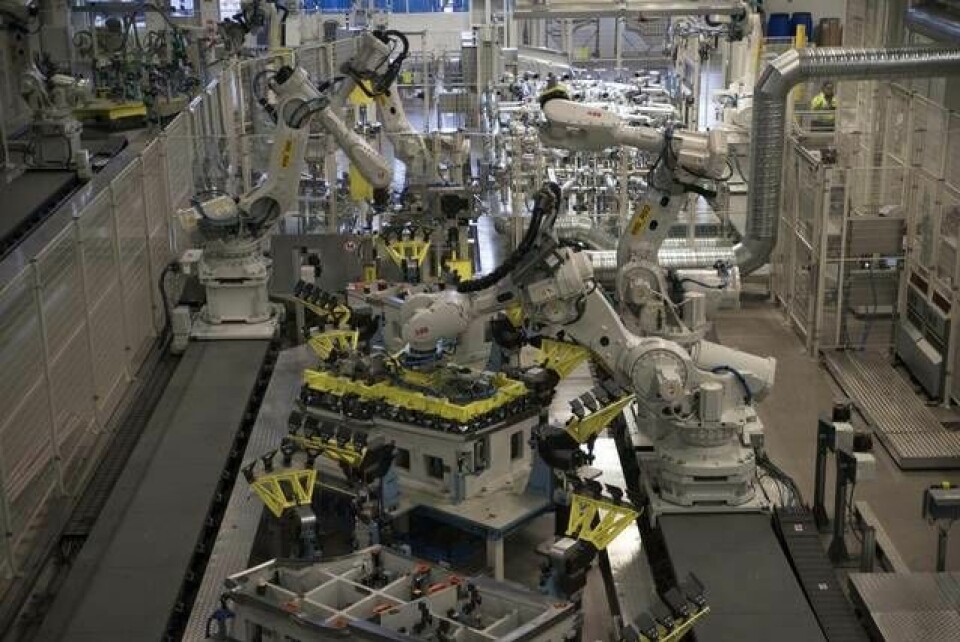 En helt ny lastbilsgeneration har ställt helt nya krav på Scanias hyttfabrik i Oskarshamn, som byggts ut och moderniserats för 2 miljarder kronor. Kronan på verket är Nya Kaross, där 285 nya robotar tillverkar hytter i en helt automatiserad process.