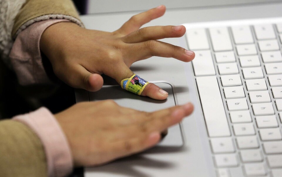Google ändrar på förutsättningarna för de unga användarna. Arkivbild. Foto: Elaine Thompson/AP/TT Google ändrar på förutsättningarna för de unga användarna. Arkivbild. Foto: Elaine Thompson/AP/TT