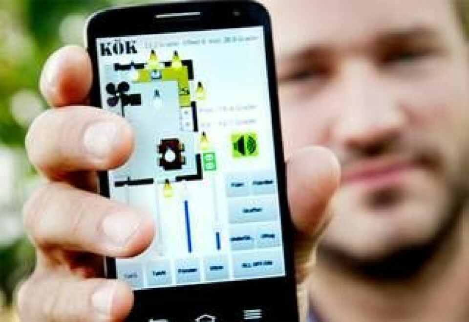 Erik Johansson har också gjort en egen app för att styra och övervaka sitt smarta hus. Foto: Jörgen Appelgren