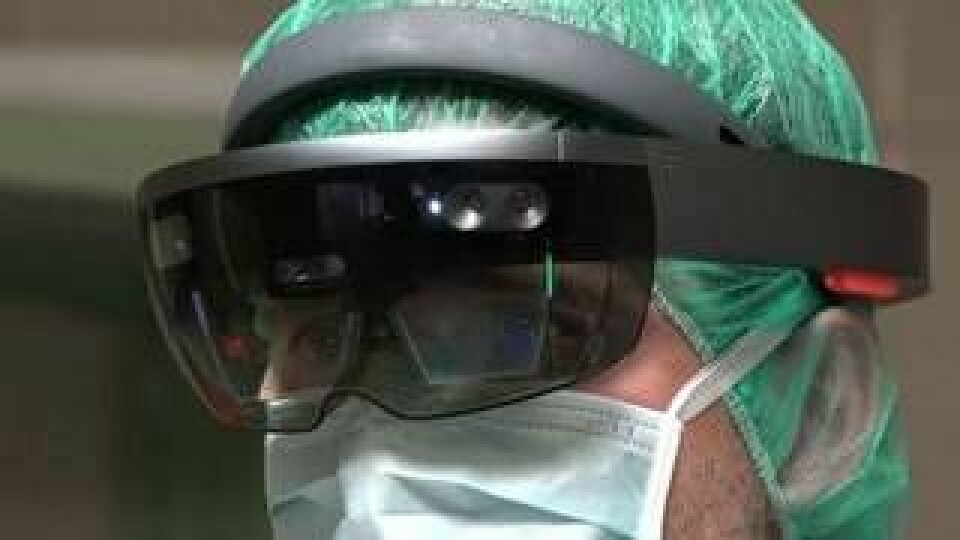 Den franske kirurgen Thomas Grégory genomförde förra året en operation iförd en Hololens, ett headset som kan projicera hologram i synfältet. Tekniken används även vid träning inför operationer. Foto: Microsoft