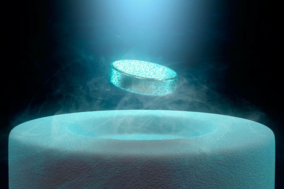 En magnet som svävar över en supraledare som kylts ner till nära den absoluta nollpunkten ?273,15 grader Celsius.
Foto: Alamy En magnet som svävar över en supraledare som kylts ner till nära den absoluta nollpunkten ?273,15 grader Celsius.
Foto: Alamy