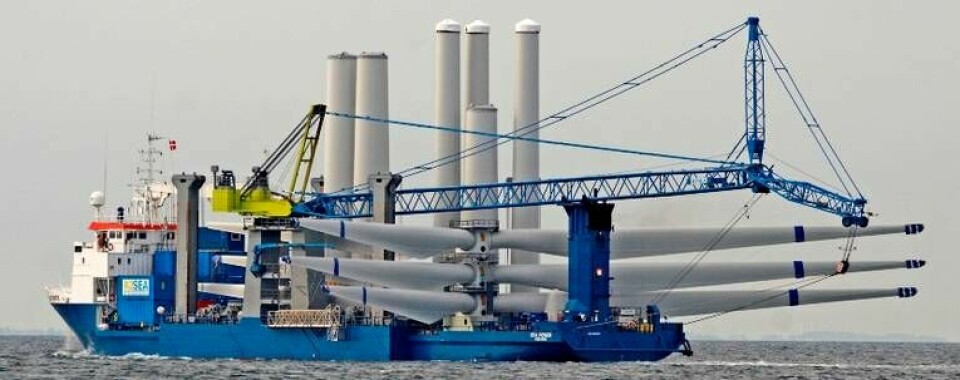 De 260 ton tunga vindkraftverket monteras i Danmark och skeppas ut till Lillgrund som ligger cirka 7 kilometer utanför svenska kusten mellan Malmö och Vellinge, sydost om Öresundsbron.Foto: Hans Blomberg, Vattenfall.