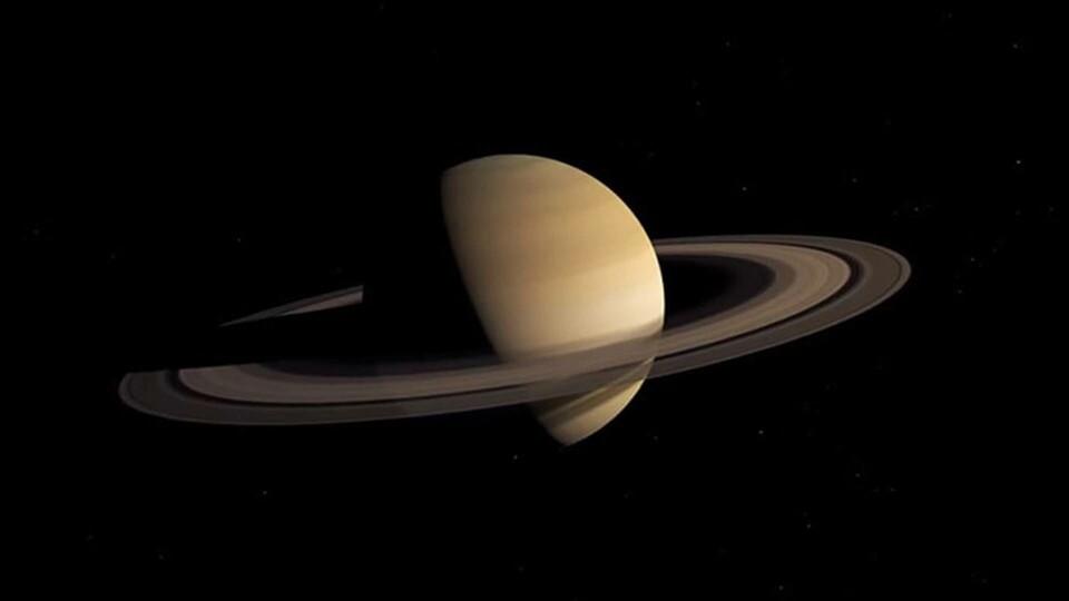 Saturnus ringar dräneras på vatten i ett överraskande högt tempo, visar Nasa-forskarnas nya studie. Illustration: Nasa / Cassini / James O'Donoghue Saturnus ringar dräneras på vatten i ett överraskande högt tempo, visar Nasa-forskarnas nya studie. Illustration: Nasa / Cassini / James O'Donoghue