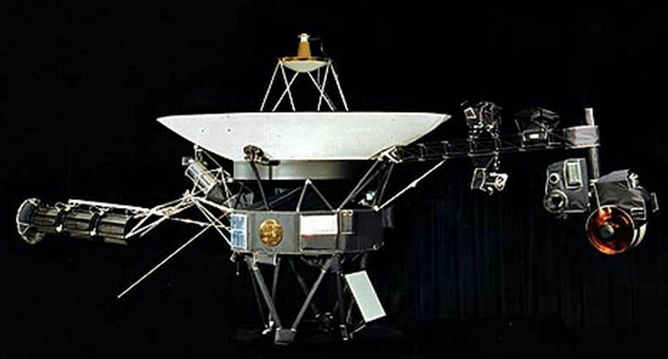 Voyager 1 är på väg ut ur solsystemet. Systerfarkosten Voyager 2 är inte långt efter. Båda sköts upp 1977.