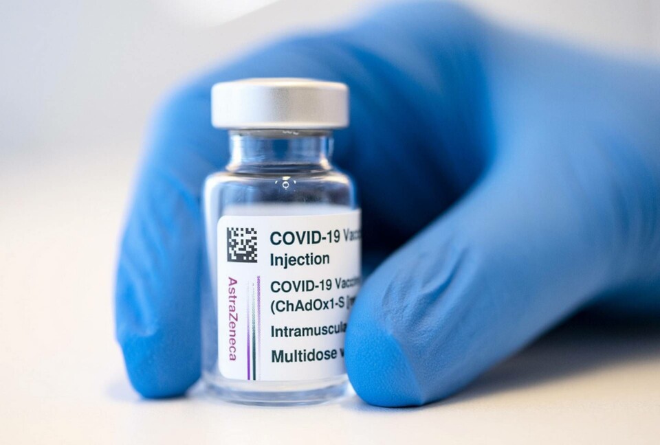 EMA flaggar för ännu en möjlig biverkning av Astra Zenecas vaccin Vaxzevria, som i så fall är sällsynt men allvarlig. Arkivbild. Foto: Johan Nilsson/TT EMA flaggar för ännu en möjlig biverkning av Astra Zenecas vaccin Vaxzevria, som i så fall är sällsynt men allvarlig. Arkivbild. Foto: Johan Nilsson/TT