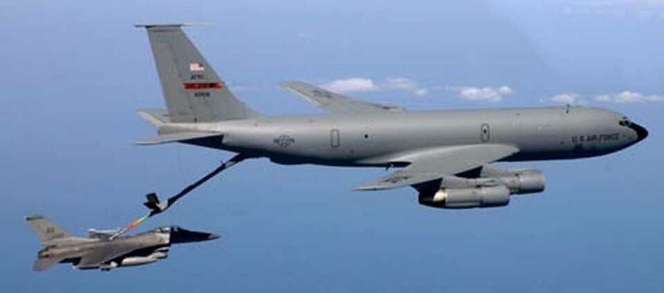 KC-135 från 1950-talet ska ersättas av plan från antingen Airbus eller Boeing. KC-135 från 1950-talet ska ersättas av plan från antingen Airbus eller Boeing.