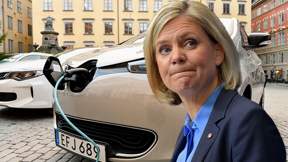 Elbil och Magdalena Andersson (S). Bilden är ett montage. Foto: Henrik Montgomery / TT / & Jessica Gow / TT / Elbil och Magdalena Andersson (S). Bilden är ett montage. Foto: Henrik Montgomery / TT / & Jessica Gow / TT /