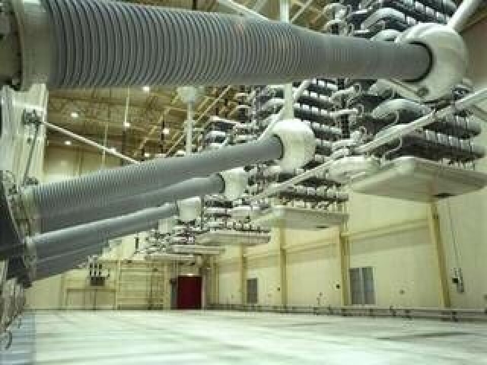Så här ser det ut inne i omriktarstationerna som förvandlar växelström till högspänd likström. Bilden är från en av 600 kV-stationerna i Tre Raviner-projektet i Kina.