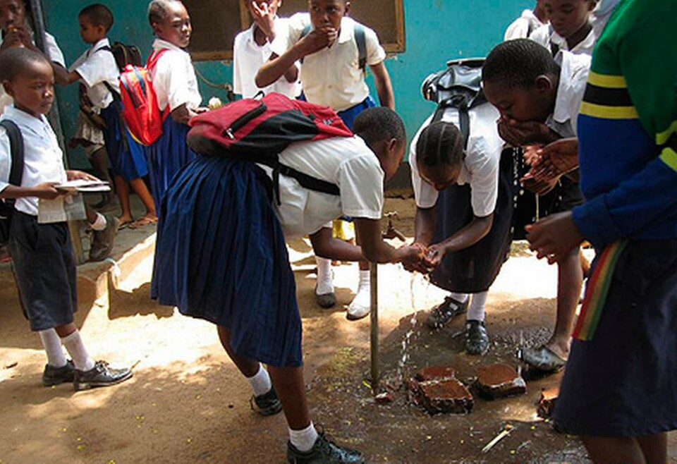 Gävleföretaget Solarwave är med och renar vatten på Wame Dakawa Shool i Morogoro i Tanzania. Projektet är godkänt för att ingå i klimatkompensationssystemet CDM. Foto: Niclas Lövfelt Gävleföretaget Solarwave är med och renar vatten på Wame Dakawa Shool i Morogoro i Tanzania. Projektet är godkänt för att ingå i klimatkompensationssystemet CDM. Foto: Niclas Lövfelt