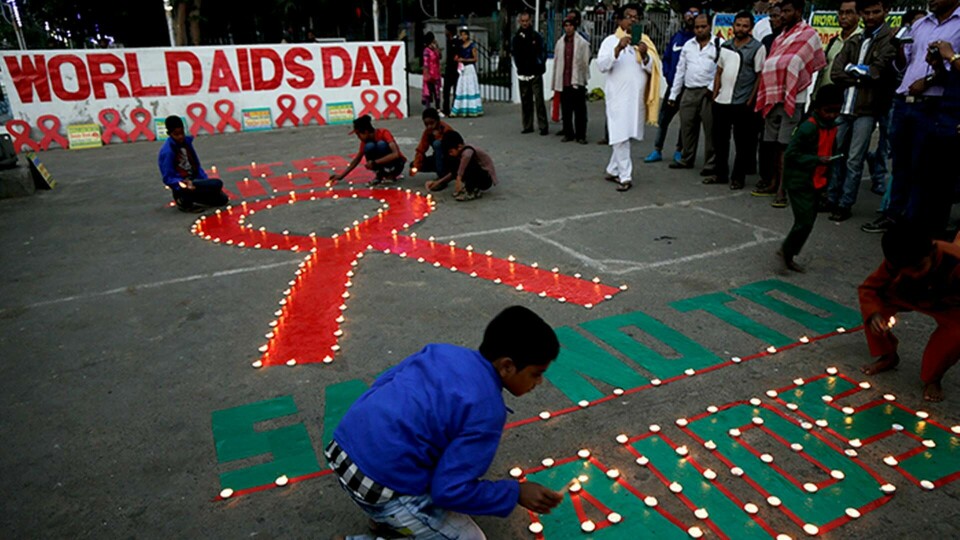 Forskarna menar att deras resultat tyder på att tidig behandling bör sättas in för alla hiv-patienter, inte bara de med hiv-1. Foto: AP Photo/Bikas Das/TT
